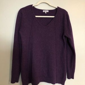 Cashmere sweater, loose fit.